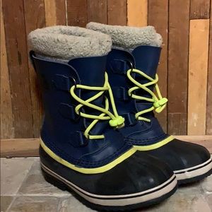 Youth size 4 SOREL WATER PROOF SNOW BOOTS